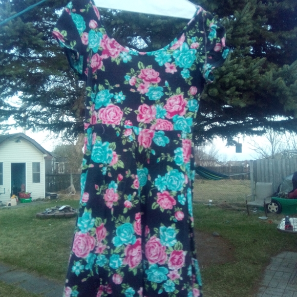 2/10 sundress - Picture 2 of 3